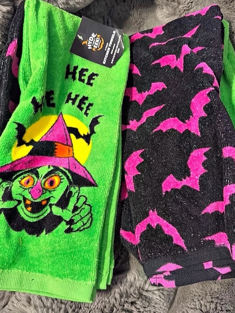 Hyde & EEK! Boutique Halloween Kitchen Towels 2-Pack (Green Witch & Pink Bats)